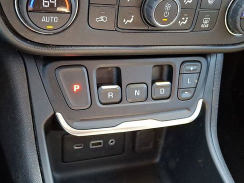 Used 2020 GMC Terrain SLE w/ Driver Convenience Package image 14