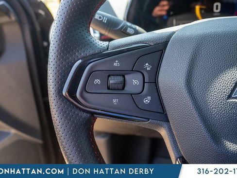 Used 2025 Chevrolet Trax RS FWD image 10