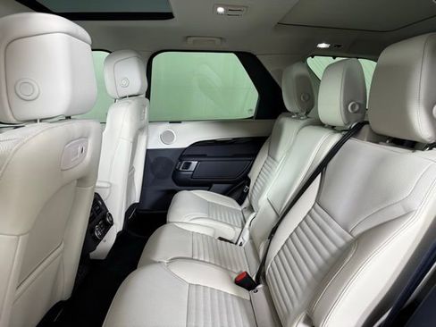 Certified 2025 Land Rover Discovery S image 24