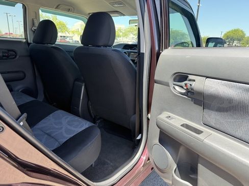 Used 2012 Scion xB FWD image 21
