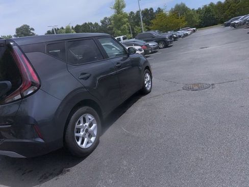 Certified 2025 Kia Soul LX w/ LX Technology Package FWD image 5