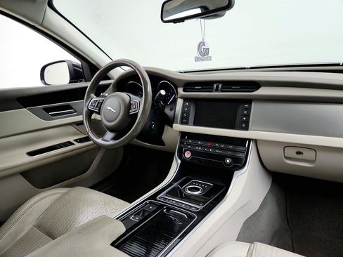 Used 2016 Jaguar XF Prestige RWD image 26