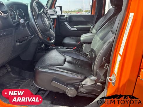 Used 2013 Jeep Wrangler Unlimited Rubicon w/ Connectivity Group AWD/4WD image 10
