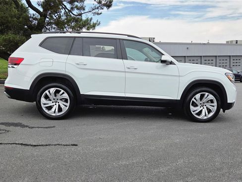 Certified 2023 Volkswagen Atlas SE w/ Panoramic Sunroof Package AWD/4WD image 2
