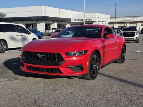 Used 2025 Ford Mustang EcoBoost image 3