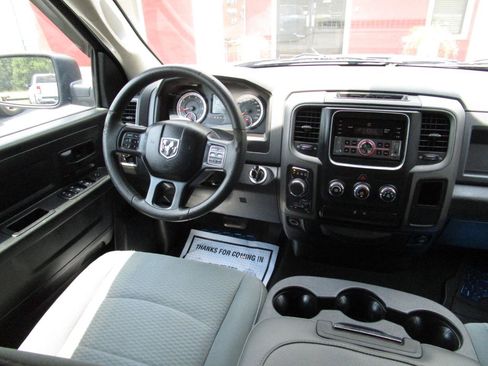 Used 2017 RAM 1500 Express AWD/4WD image 8