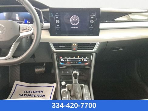 Certified 2025 Volkswagen Taos SE w/ Panoramic Sunroof Package image 13