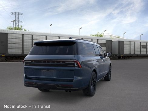 New 2026 Lincoln Navigator L Reserve AWD/4WD image 8