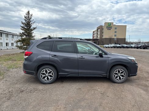 Used 2020 Subaru Forester Premium AWD/4WD image 7