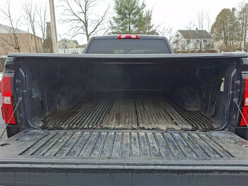 Used 2017 GMC Sierra 1500 SLE w/ SLE Value Package image 28