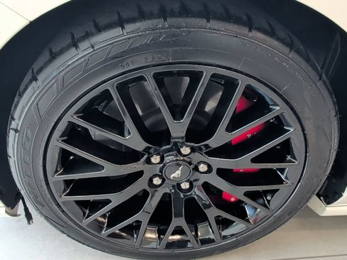 Used 2017 Ford Mustang GT Premium w/ GT Performance Package RWD image 9