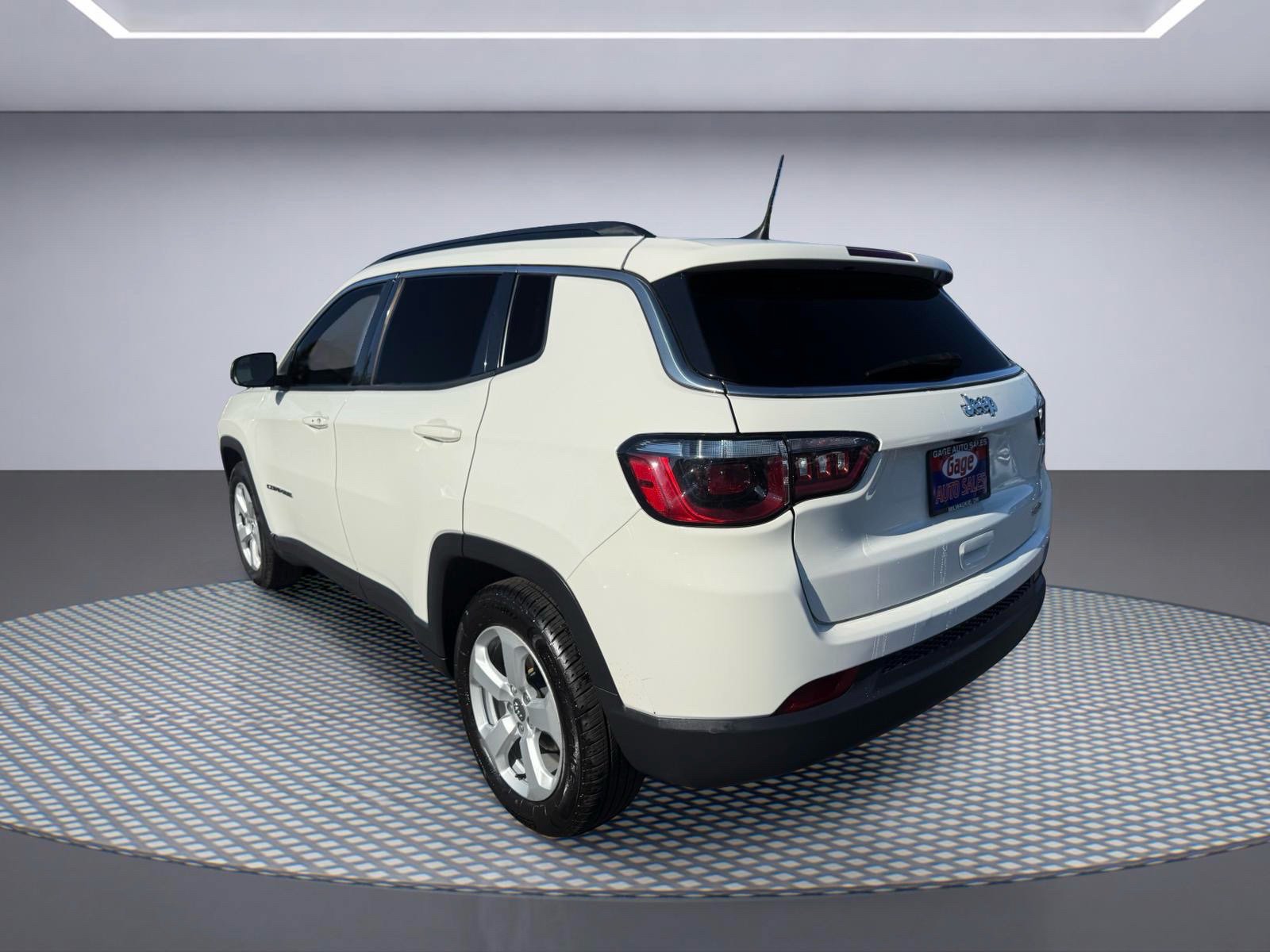 Used 2021 Jeep Compass Latitude FWD image 4