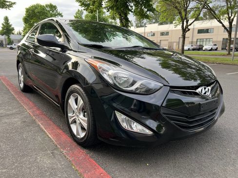 Used 2013 Hyundai Elantra FWD image 2