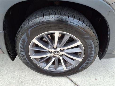 Used 2018 Toyota Highlander XLE image 7