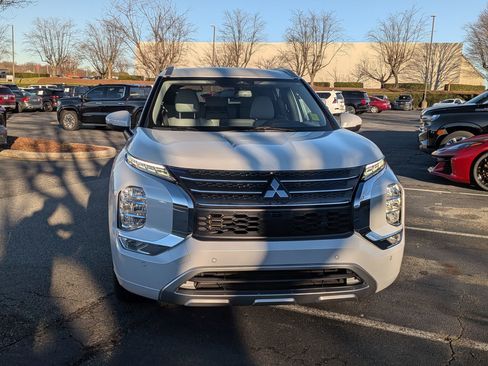 Used 2023 Mitsubishi Outlander SEL image 3