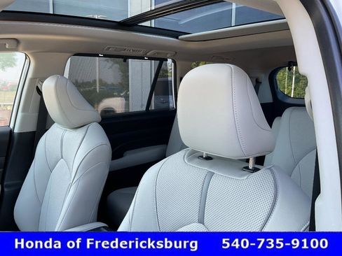 Used 2025 Toyota Grand Highlander AWD image 34