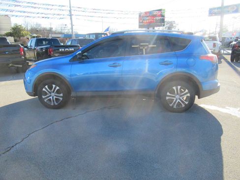Used 2017 Toyota RAV4 LE image 2