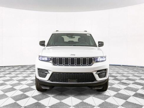 New 2025 Jeep Grand Cherokee Laredo X image 2