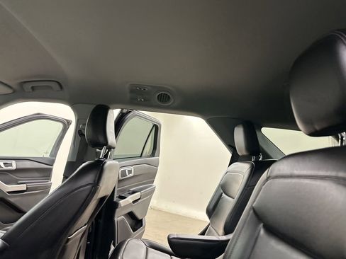 Used 2022 Ford Explorer XLT w/ Equipment Group 202A image 30