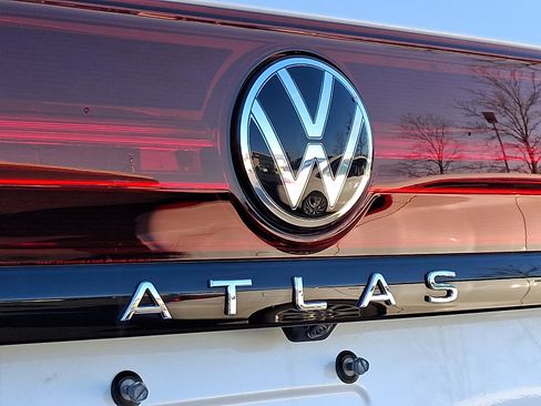 Used 2024 Volkswagen Atlas Peak Edition SEL image 29