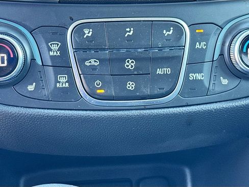 Used 2024 Chevrolet Equinox LT FWD image 21