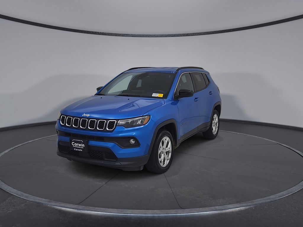 Used 2024 Jeep Compass Latitude AWD/4WD image 7