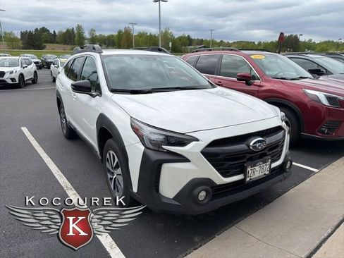 Used 2023 Subaru Outback Premium AWD/4WD image 4
