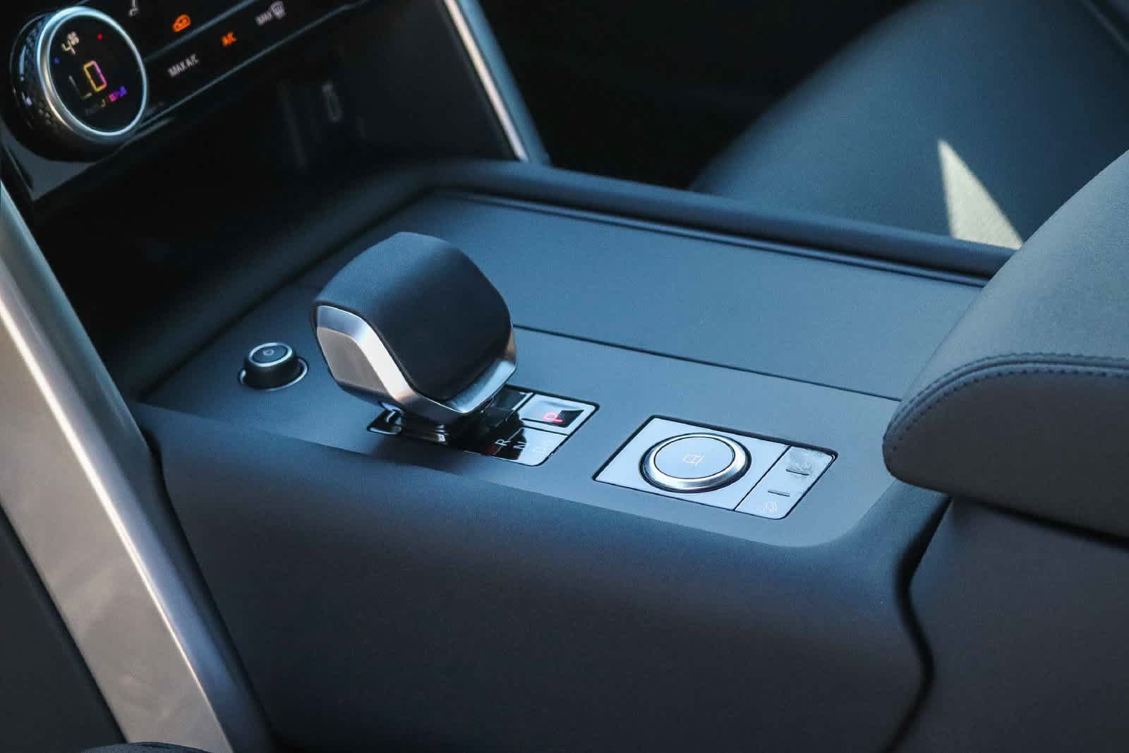 New 2026 Land Rover Discovery S AWD/4WD image 19