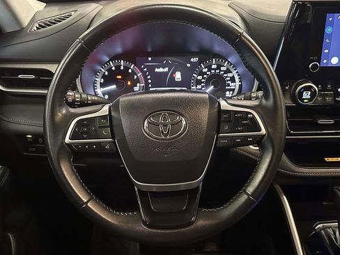Used 2024 Toyota Highlander XLE AWD/4WD image 13