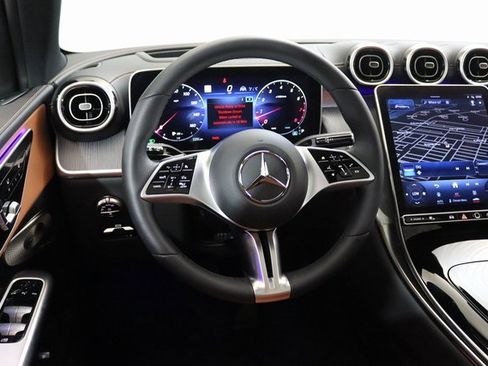 Used 2024 Mercedes-Benz GLC 300 4MATIC w/ Driver Assistance Package image 19