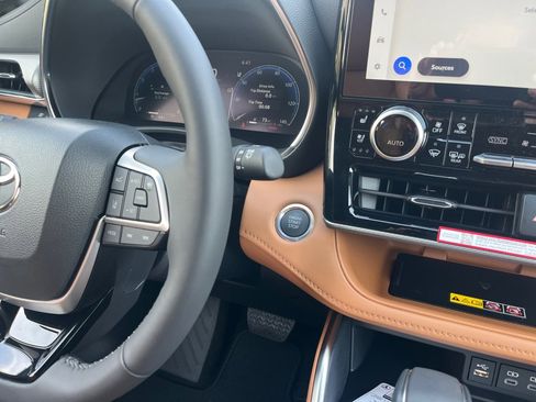 New 2026 Toyota Highlander Platinum AWD/4WD image 31