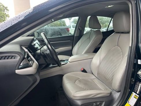 Used 2020 Toyota Camry SE FWD image 14