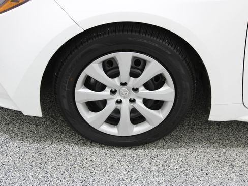 Used 2026 Toyota Corolla LE FWD image 11
