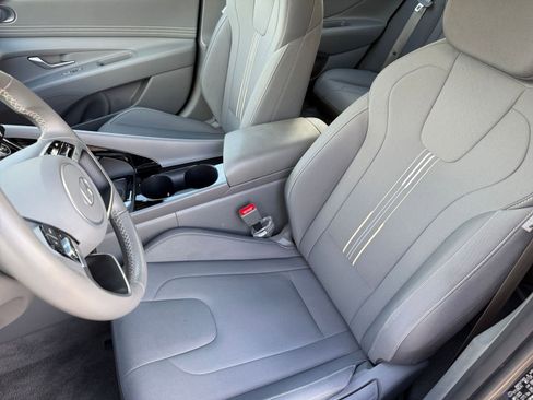 Used 2025 Hyundai Elantra SEL image 38