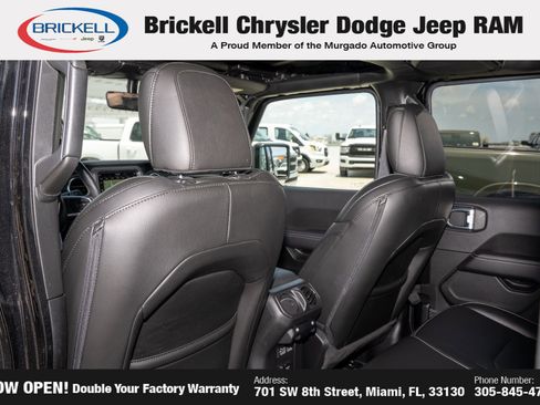 Used 2023 Jeep Wrangler Unlimited Sahara w/ Cold Weather Group AWD/4WD image 18