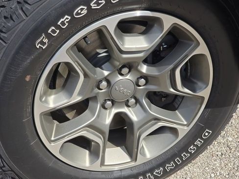 Used 2020 Jeep Cherokee Trailhawk w/ Cold Weather Group image 21