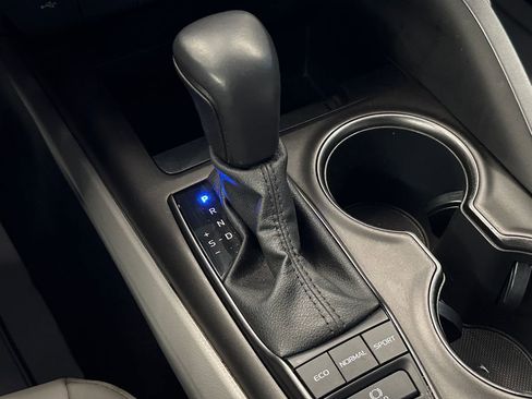 Used 2022 Toyota Camry SE image 16