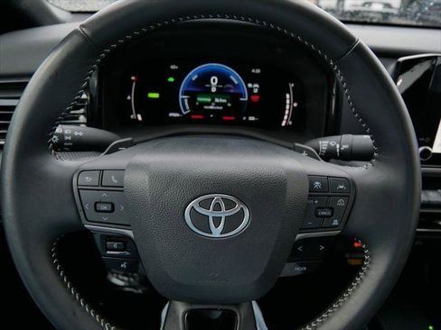 Certified 2025 Toyota Camry SE image 25