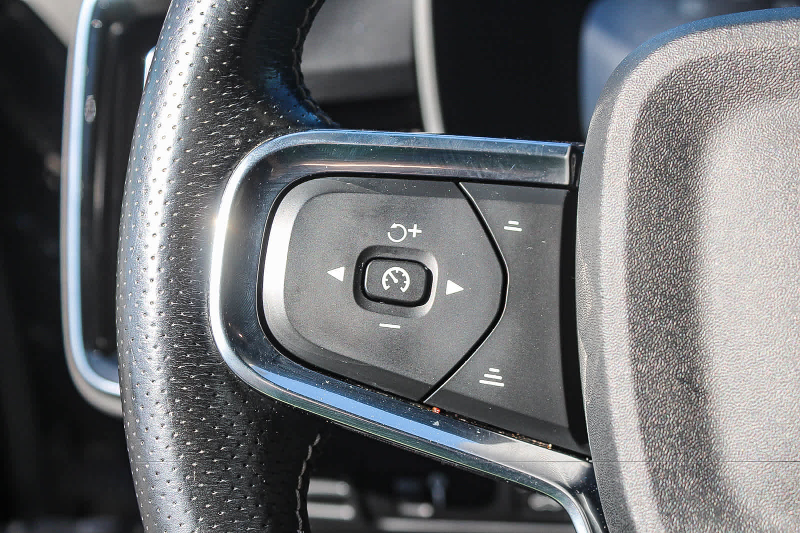 Used 2021 Volvo XC40 T5 R-Design AWD/4WD image 29
