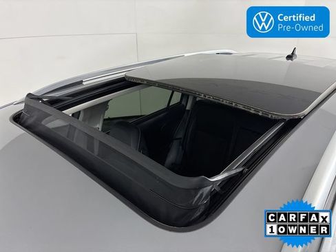 Used 2023 Volkswagen Tiguan SE w/ Panoramic Sunroof Package AWD/4WD image 21