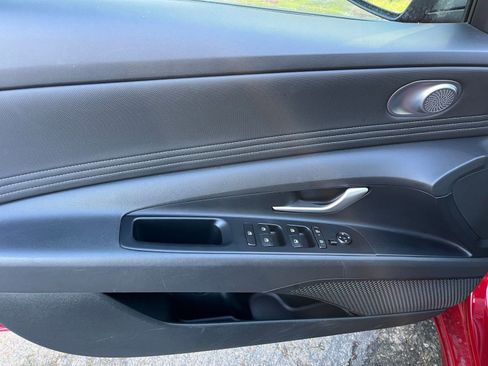 Used 2025 Hyundai Elantra SEL image 20