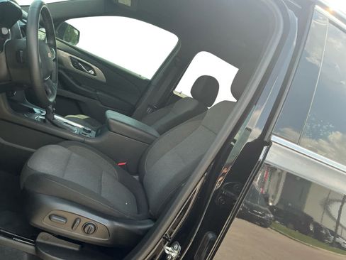 Used 2023 Chevrolet Traverse LT FWD image 9