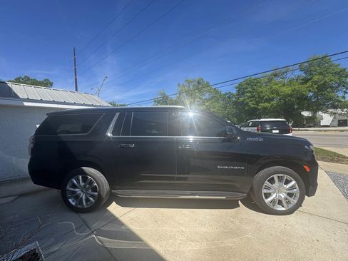 Used 2023 Chevrolet Suburban High Country AWD/4WD image 5