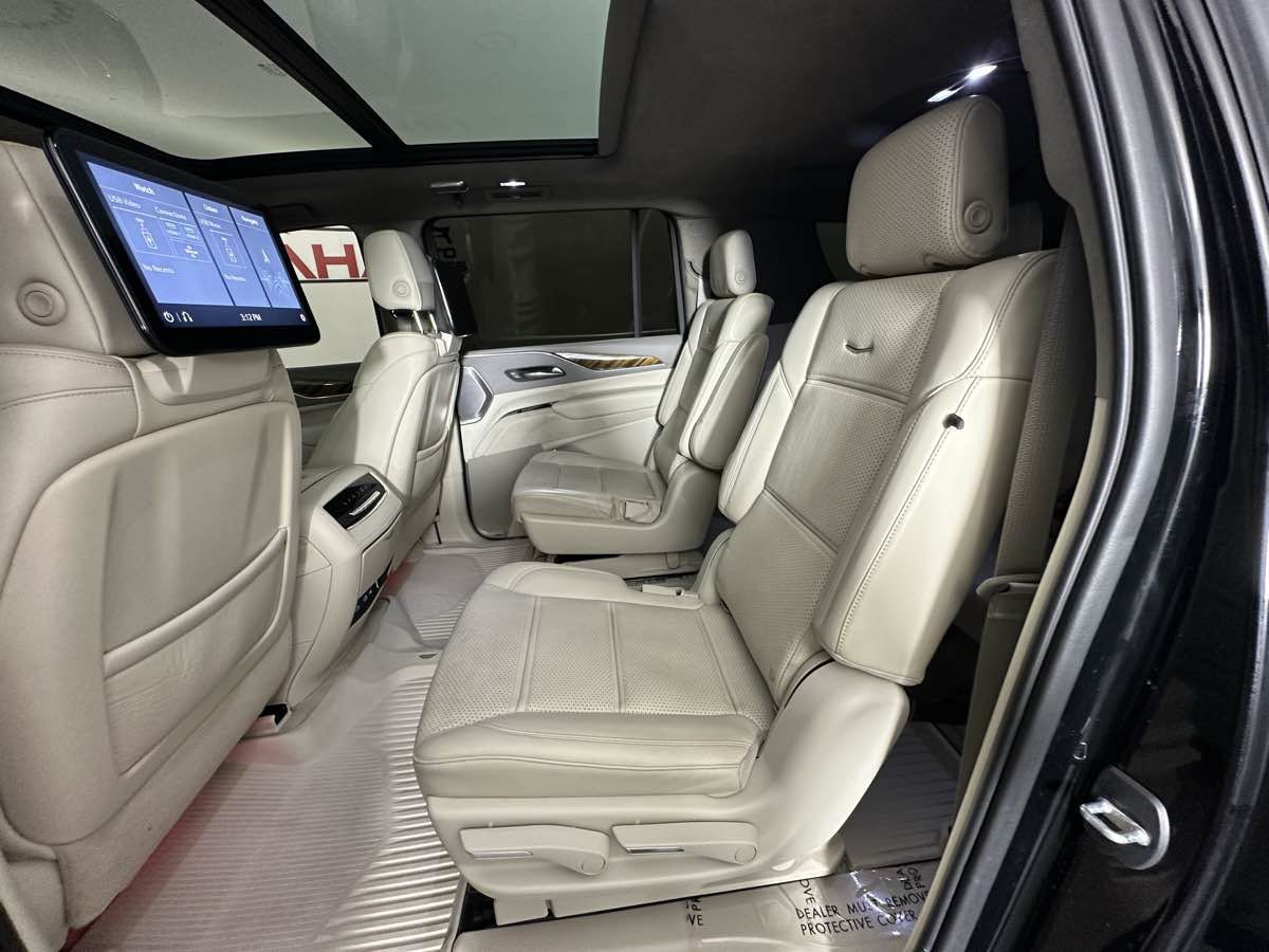 Used 2021 Cadillac Escalade ESV Sport Platinum AWD/4WD image 29