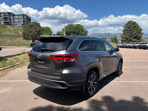 Used 2018 Toyota Highlander XLE AWD/4WD image 5