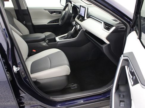 Used 2025 Toyota RAV4 XLE w/ Convenience Package FWD image 38