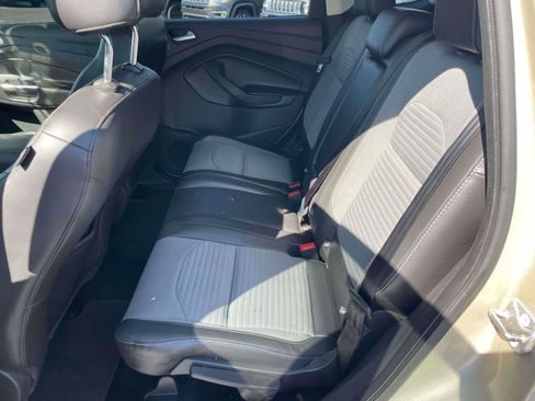 Used 2017 Ford Escape SE w/ Equipment Group 201A FWD image 6