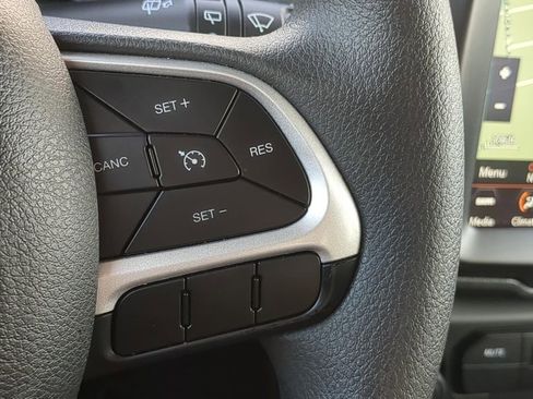 Used 2023 Jeep Renegade Latitude AWD/4WD image 19
