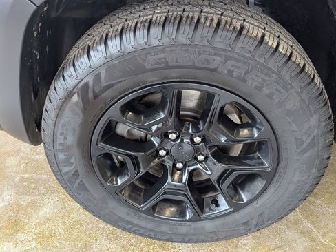 Used 2019 Jeep Cherokee Trailhawk w/ Comfort/Convenience Group image 18