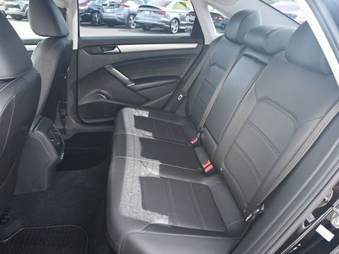 Used 2022 Volkswagen Passat 2.0T SE image 15